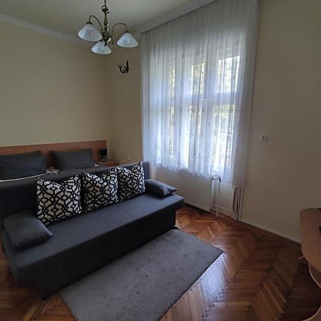 Varalja Vendeghaz Tata Exteriér fotografie
