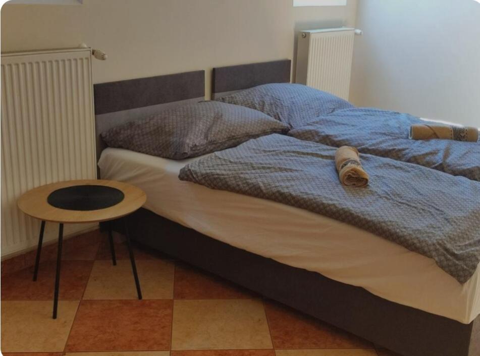 Varalja Vendeghaz Tata Exteriér fotografie