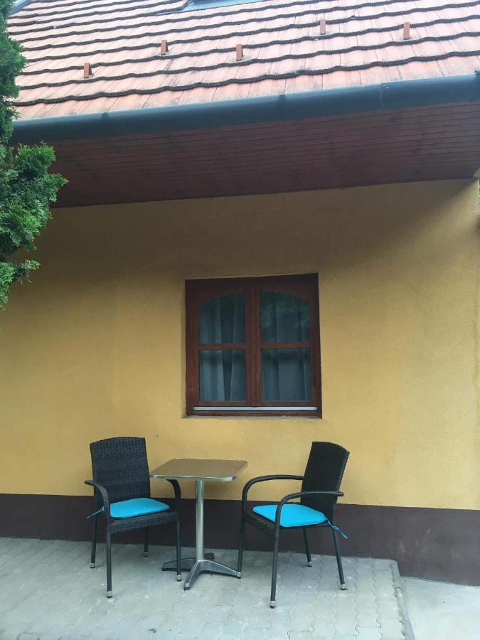 Varalja Vendeghaz Tata Exteriér fotografie